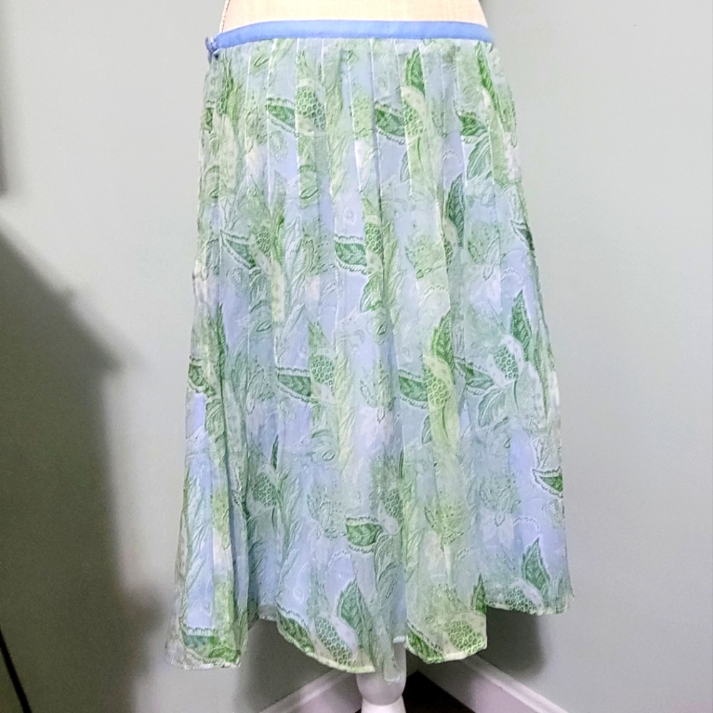 Light Blue & Green Leaf Print Pleated Skirt